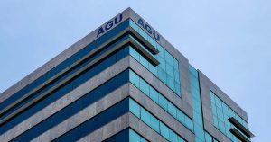 AGU aciona bets por impactos no SUS e cobra R$ 1 bilhão por danos coletivos