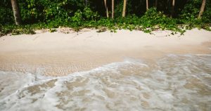 Projeto usa IA para conter erosão e recuperar praias nas Maldivas