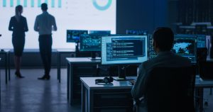 Gigantes industriais da Europa investem bilhões para aproveitar o boom da IA